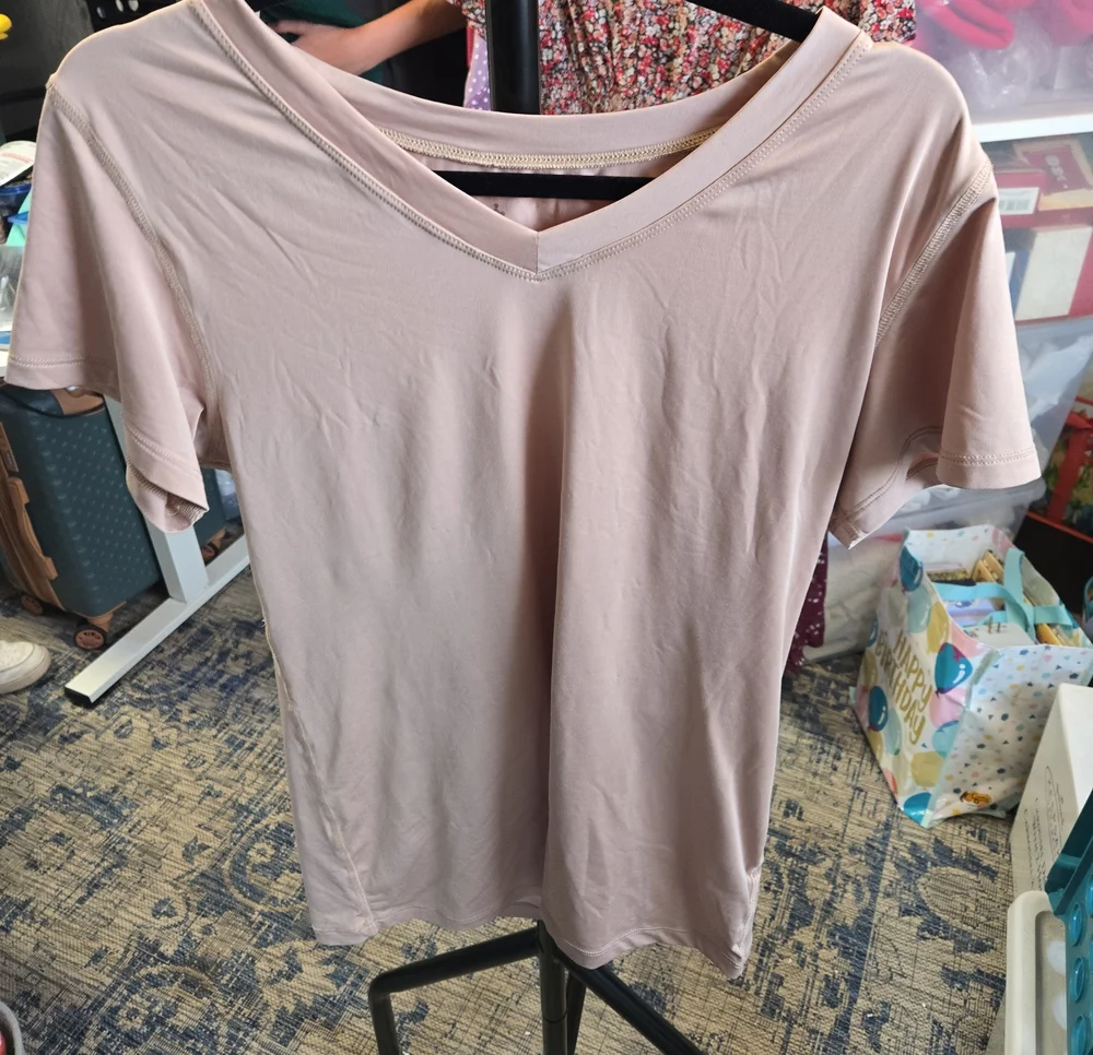 Women’s V-Neck Short Sleeve Top - Blush Pink